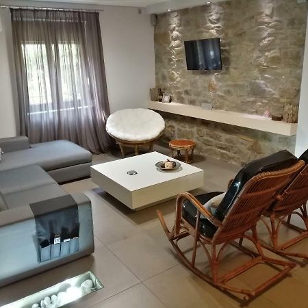 Modern Residence In The Center Of Trikala Buitenkant foto